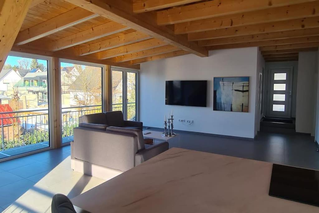 Moderne Ferienunterkunft/Wohnung Burgthann Buitenkant foto