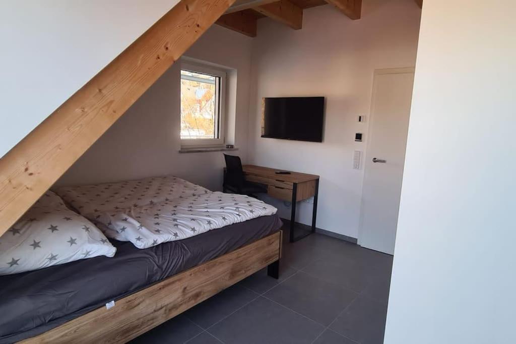 Moderne Ferienunterkunft/Wohnung Burgthann Buitenkant foto