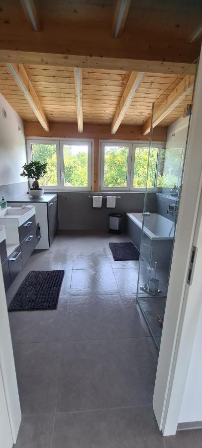 Moderne Ferienunterkunft/Wohnung Burgthann Buitenkant foto