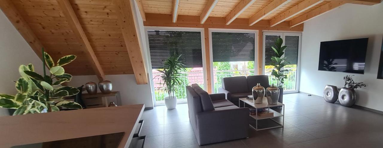 Moderne Ferienunterkunft/Wohnung Burgthann Buitenkant foto