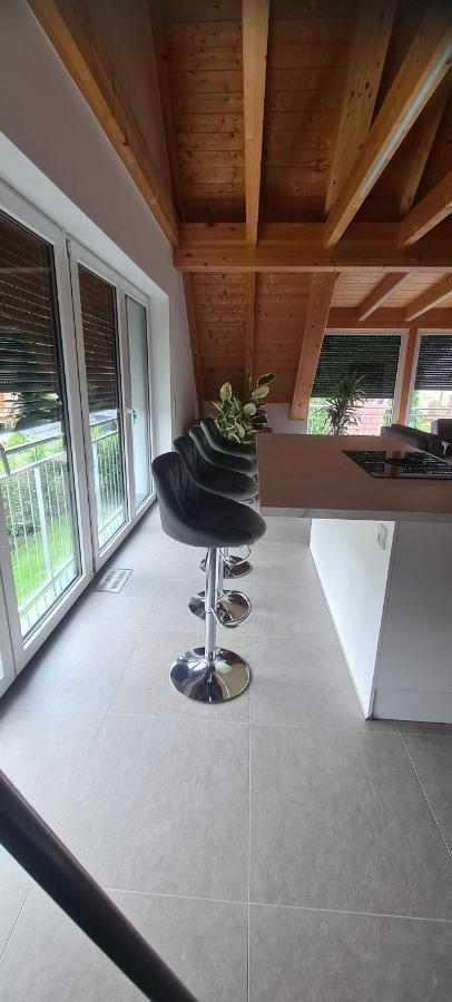 Moderne Ferienunterkunft/Wohnung Burgthann Buitenkant foto