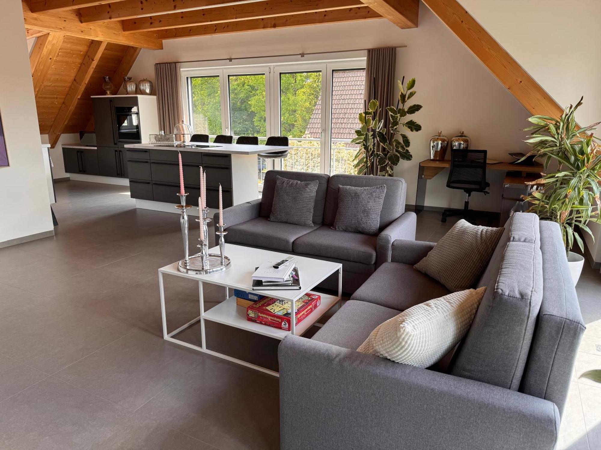 Moderne Ferienunterkunft/Wohnung Burgthann Buitenkant foto