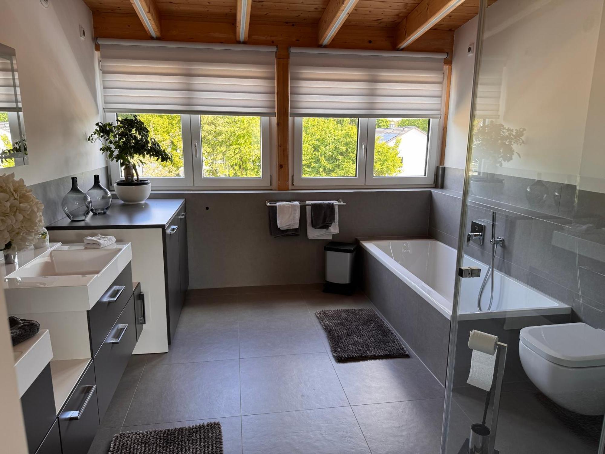Moderne Ferienunterkunft/Wohnung Burgthann Buitenkant foto